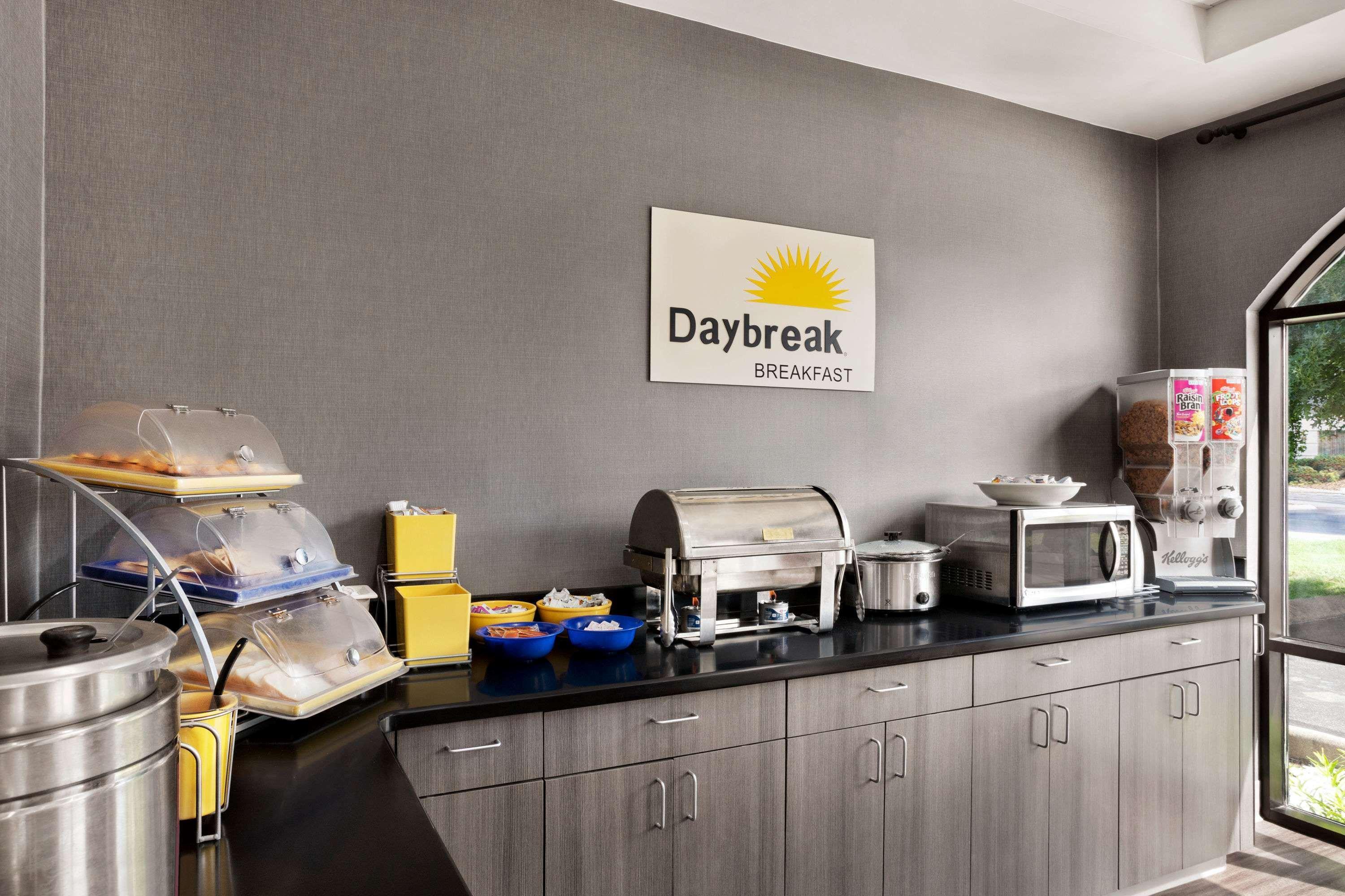 Days Inn & Suites By Wyndham Мерфрисборо Экстерьер фото