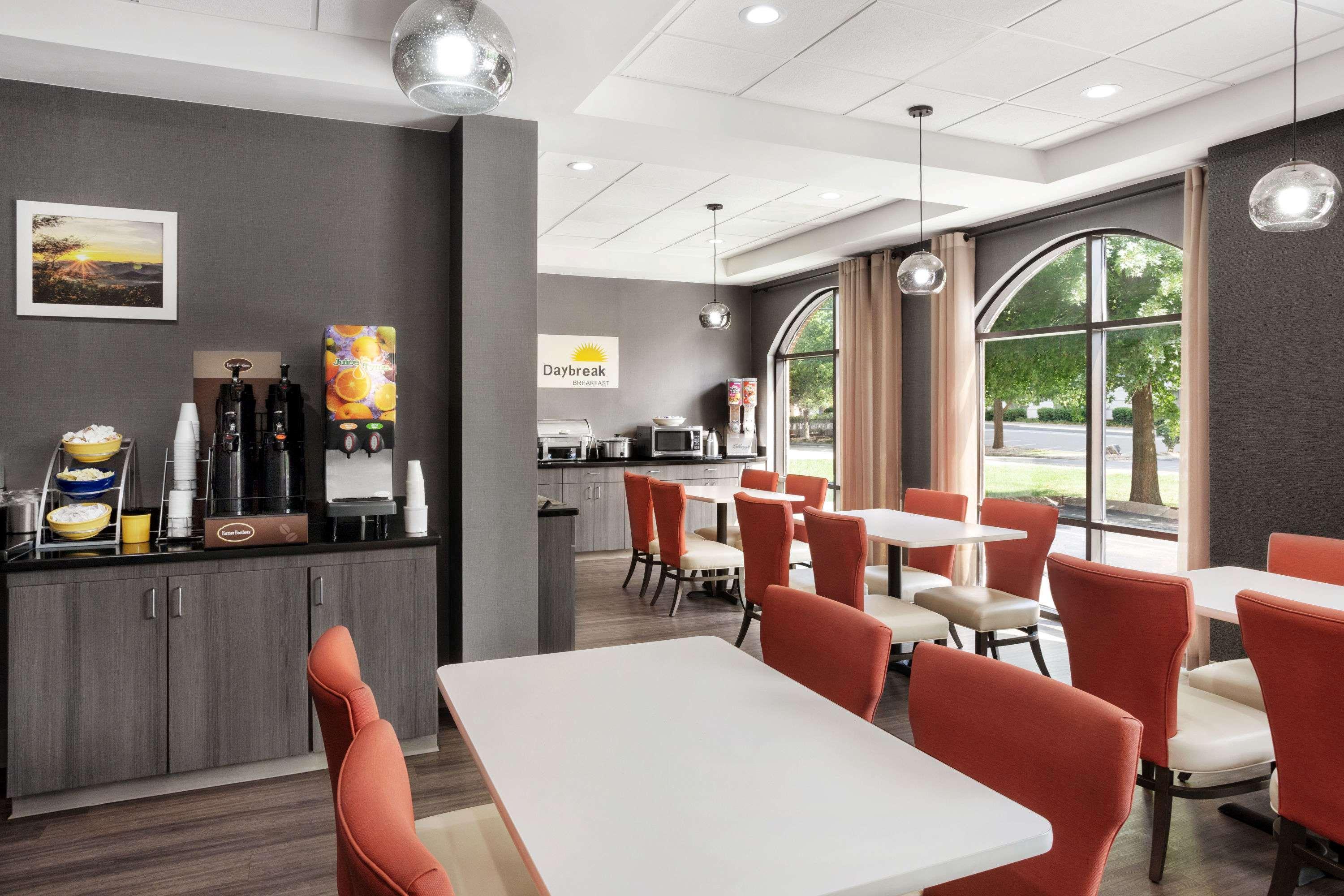 Days Inn & Suites By Wyndham Мерфрисборо Экстерьер фото